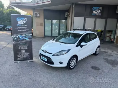 Usado Ford Fiesta 92 HP (67 kW) 2011 Branco Sedan