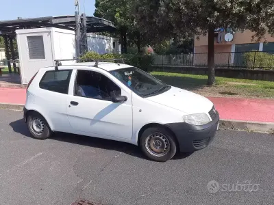 Usata Fiat Punto 69 CV (50 kW) 2004 Bianco Utilitaria