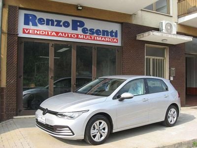Usata VW Golf VIII Life 110 CV (80 kW) 2024 Argento Utilitaria