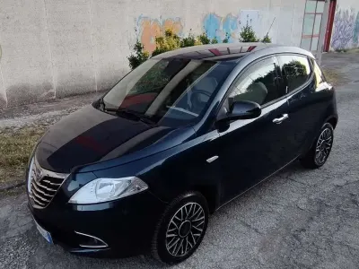 Usata Lancia Ypsilon Gold 69 CV (50 kW) 2015 Utilitaria