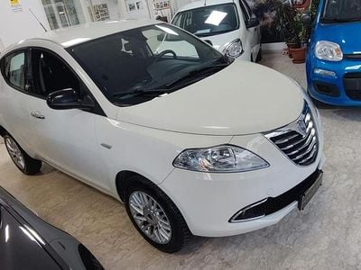 Usata Lancia Ypsilon Gold 80 CV (58 kW) 2014 Bianco Utilitaria