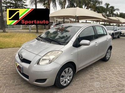 Usata Toyota Yaris Sol 101 CV (74 kW) 2009 Grigio Utilitaria