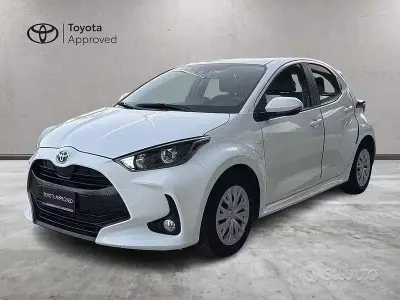 Usata Toyota Yaris Hybrid Active 116 CV (85 kW) 2023 Bianco Berlina