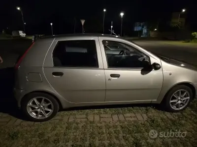 Usata Fiat Punto 60 CV (44 kW) 2002 Grigio Utilitaria