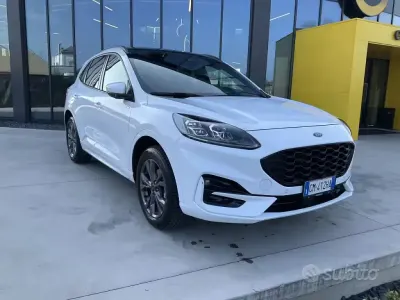 Usata Ford Kuga ST 152 CV (111 kW) 2023 Bianco SUV