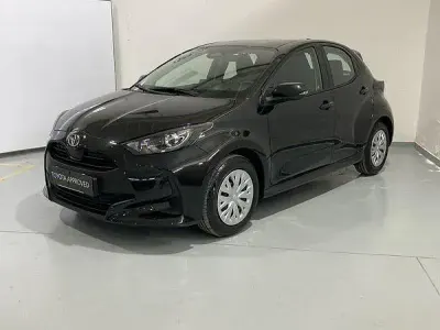 Nuova Toyota Yaris Hybrid Active 100 CV (73 kW) 2026 Nero Berlina