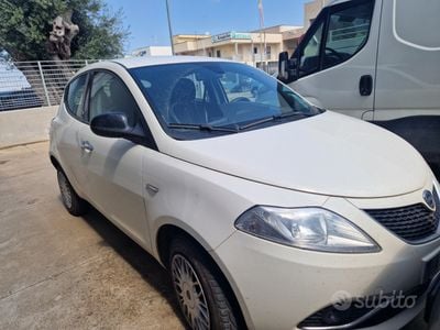 Usata Lancia Ypsilon 85 CV (62 kW) 2017 Bianco Utilitaria