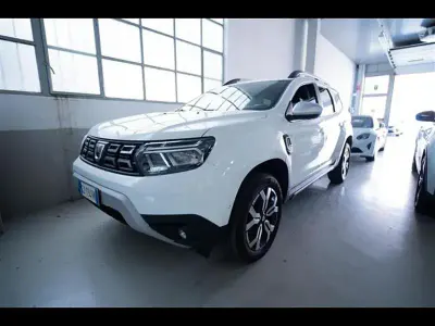 Usata Dacia Duster Prestige 115 CV (84 kW) 2022 Grigio chiaro SUV