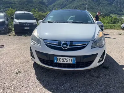 Usata Opel Corsa 95 CV (69 kW) 2012 Bianco Utilitaria