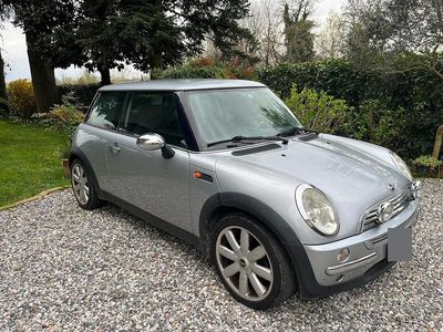 Begagnad Mini ONE 2004 Grå Halvkombi
