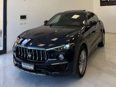 Usata Maserati Levante GranLusso 250 CV (183 kW) 2020 Blu scuro SUV