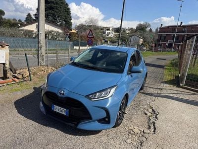 Usata Toyota Yaris Hybrid Trend 92 CV (67 kW) 2021 Blu Berlina