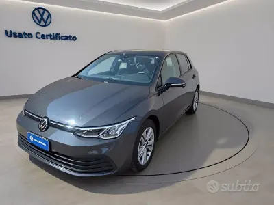 Usata VW Golf VIII Life 110 CV (80 kW) 2023 Grigio urano Berlina