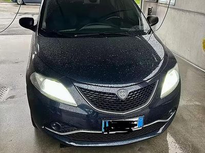 Usata Lancia Ypsilon 69 CV (50 kW) 2016 Blu Utilitaria