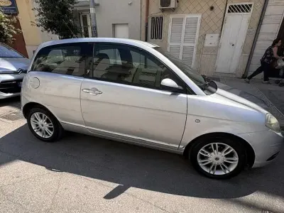 Usata Lancia Ypsilon 75 CV (55 kW) 2007 Grigio Utilitaria