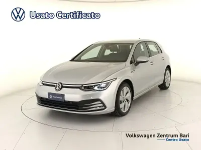 Usata VW Golf VIII Style 116 CV (85 kW) 2022 Argento Berlina