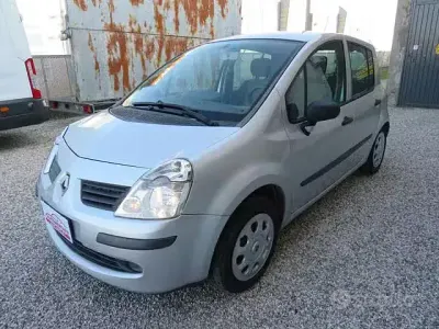 Usata Renault Modus Dynamique 75 CV (55 kW) 2007 Grigio Monovolume