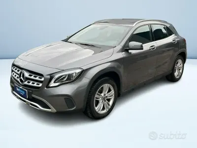 Käytetty Mercedes GLA200 136 HP (100 kW) 2019 Harmaa Katumaasturi