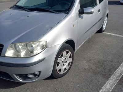 Grigio Usata 2004 Fiat Punto Utilitaria | 1300 € (Buon prezzo)