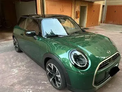 Usata Mini Cooper S Favoured 204 CV (150 kW) 2025 Verde Utilitaria
