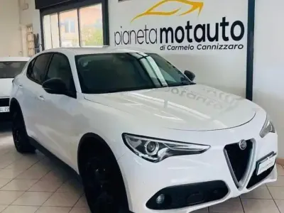 Usata Alfa Romeo Stelvio Super 209 CV (153 kW) 2017 Bianco SUV