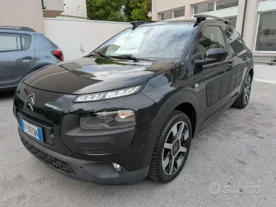 Usado Citroën C4 Shine 82 HP (60 kW) 2017 Cinzento SUV
