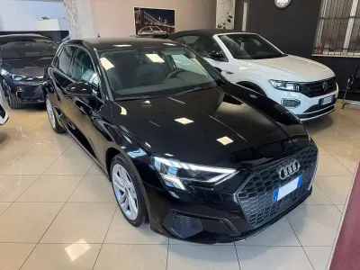 Usado Audi A3 116 CV (85 kW) 2022 Negro Berlina
