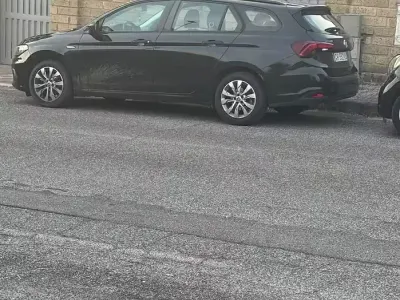 Usata Fiat Tipo Easy 120 CV (88 kW) 2018 Nero Station wagon