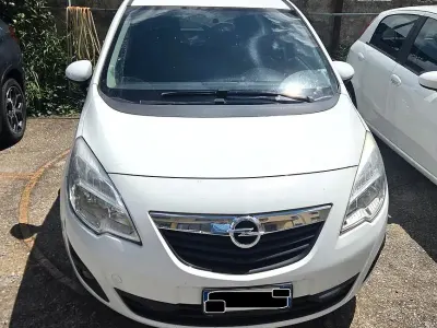 Begagnad Opel Meriva 110 HK (80 kW) 2012 Vit Minibuss