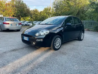 Usata Fiat Punto Lounge 77 CV (56 kW) 2017 Nero Utilitaria
