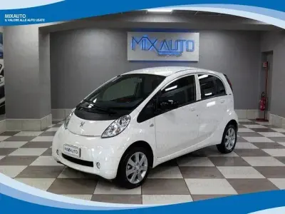 Usata Peugeot iON Active 49 kW (67 CV) 2020 Bianco pastello Utilitaria