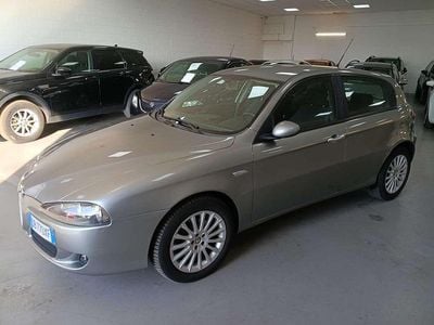Usata Alfa Romeo 147 120 CV (88 kW) 2006 Grigio Utilitaria