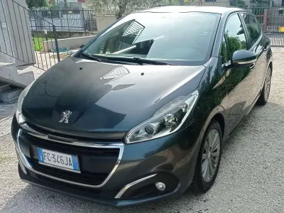 Usata Peugeot 208 Allure 75 CV (55 kW) 2016 Grigio Utilitaria