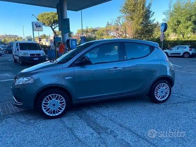 Usata Lancia Ypsilon Gold 95 CV (69 kW) 2018 Grigio Utilitaria