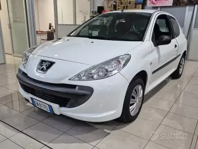 Usata Peugeot 206+ 60 CV (44 kW) 2010 Bianco Utilitaria