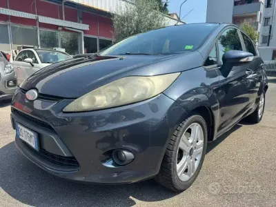 Usata Ford Fiesta Titanium 68 CV (50 kW) 2009 Grigio Berlina