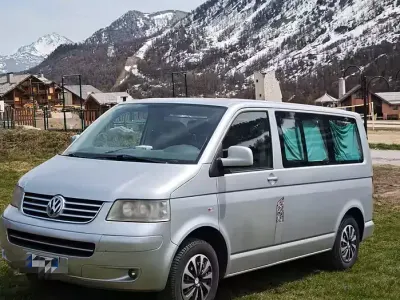 Usata VW Caravelle 2008 Grigio Furgone