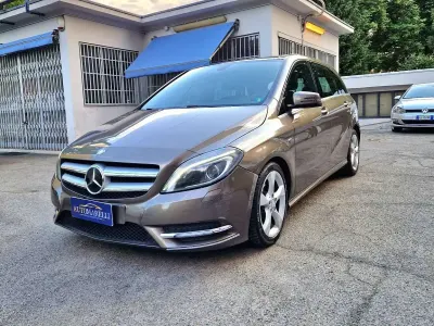 Usata Mercedes B180 Premium 122 CV (89 kW) 2012 Bronzo Monovolume