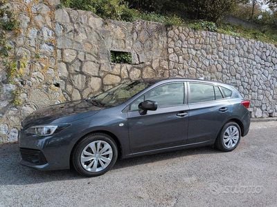 Usata Subaru Impreza 114 CV (83 kW) 2022 Grigio Berlina