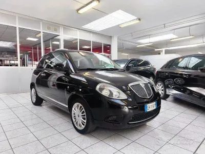 Usata Lancia Ypsilon 69 CV (50 kW) 2011 Nero pastello Utilitaria