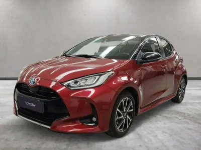 Usata Toyota Yaris Hybrid Style 92 CV (67 kW) 2021 Bordeaux sansovino Berlina