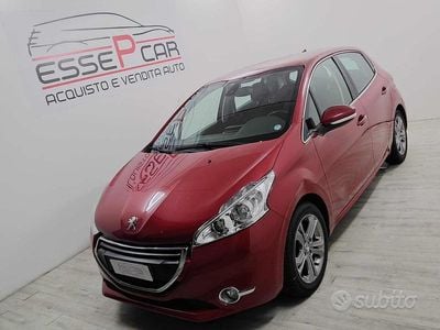 Usata Peugeot 208 Allure 68 CV (50 kW) 2014 Rosso Utilitaria