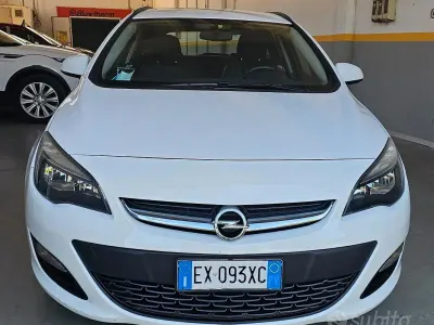 Usata Opel Astra Business 110 CV (80 kW) 2015 Bianco Station wagon