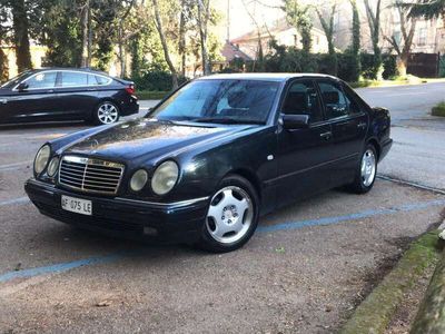 Mercedes E200