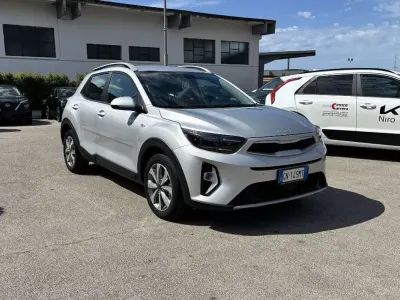 Usata Kia Stonic Urban 84 CV (61 kW) 2023 Argento SUV
