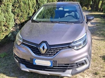 Usata Renault Captur 90 CV (66 kW) 2019 Argento SUV