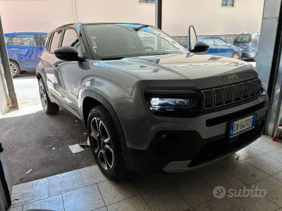Usata Jeep Avenger 101 CV (74 kW) 2024 Grigio SUV