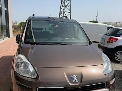 Usata Peugeot Partner Tepee Style 90 CV (66 kW) 2013 Marrone Monovolume