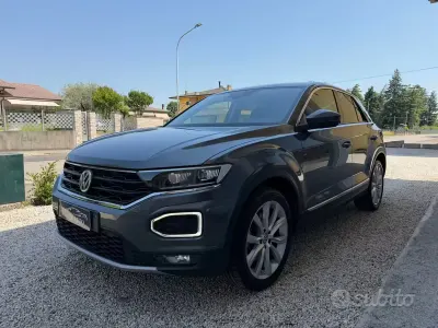 Usata VW T-Roc 150 CV (110 kW) 2017 Grigio SUV