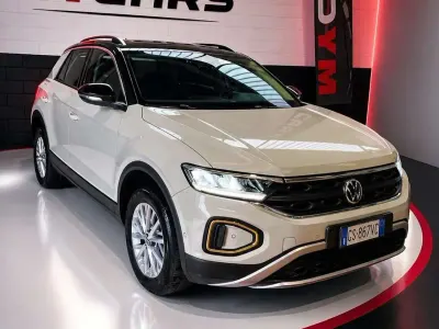 Usata VW T-Roc Life 150 CV (110 kW) 2024 Bianco crema SUV
